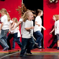 Groepsoptreden (40) - Toneelvereniging Plankenkoorts 